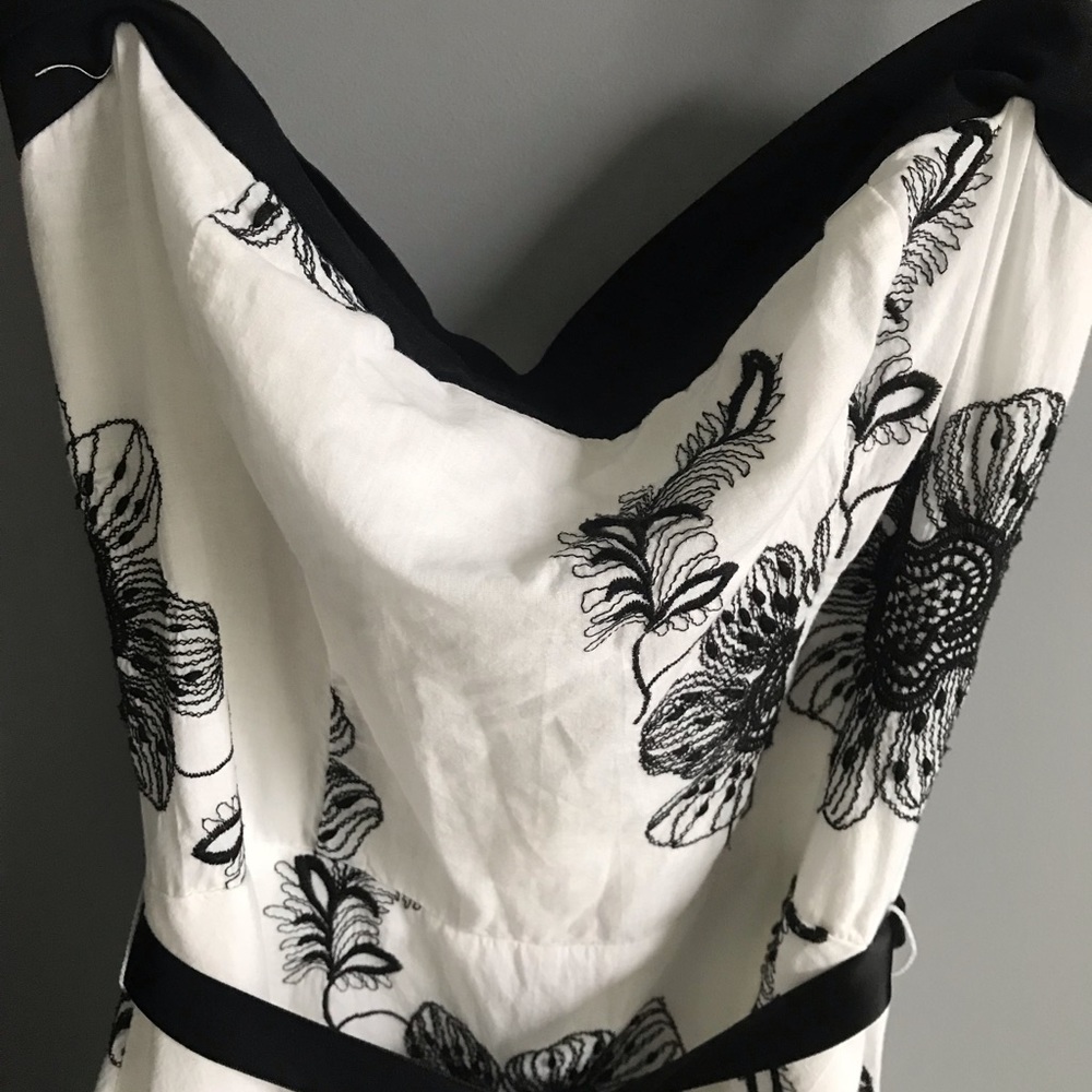 Adorable and sexy on one! Wh/Blk dress. Sz S